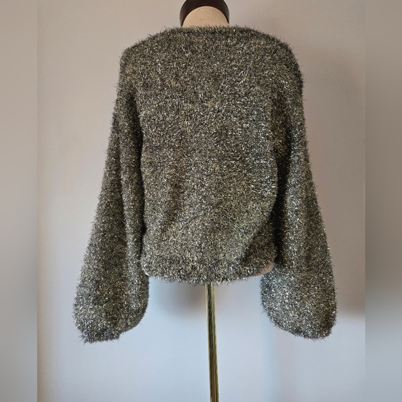 LEITH  silver with gold specks textured sweater with bishop sleeves. Size small - Picture 5 of 9
